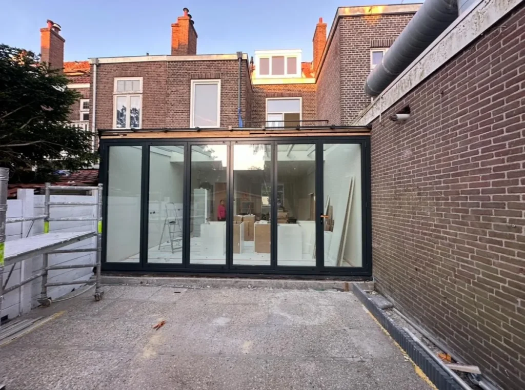 atlasokna-aluminium-vouwpui-zwart-aanbouw-nieuwbouw