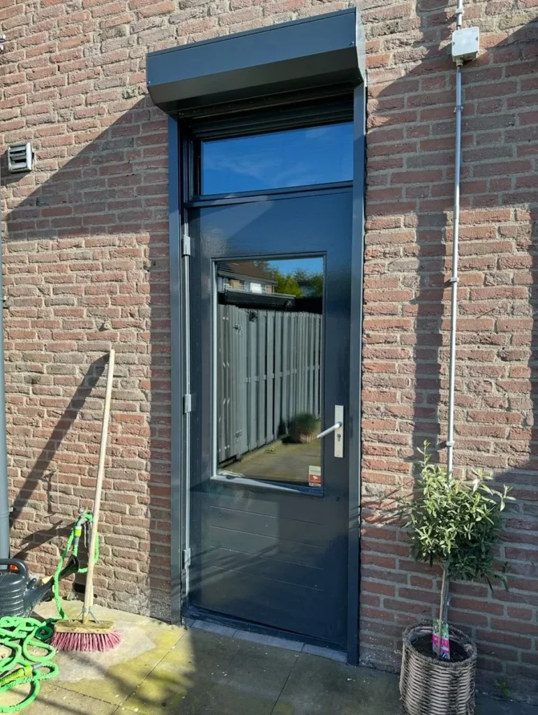 atlasokna-rolluiken-antraciet-achterdeur-glas-rolluikbak